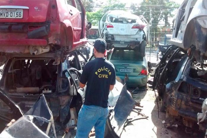 Policiais Civis realizam vistoria em estabelecimentos.