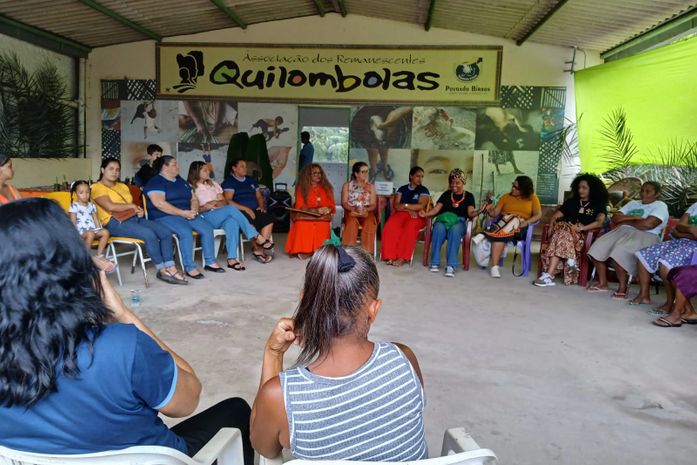 
As mulheres do Quilombo Birros promovem, no cotidiano,  o resgate da memória para preservar a história quilombola da região, como uma 'Rota de Saúde'. Que legal!
