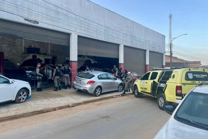 
PM realiza Operação Lego e apreende motores e peças de veículos com registros de roubo, em Arapiraca