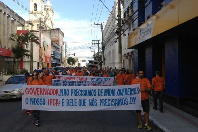 Por recomposição do IPCA, militares realizam ato no Centro de Maceió