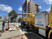 Avenida Sandoval Arroxelas recebe serviços de manutenção de drenagem