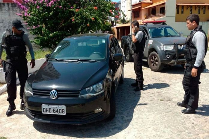 Carro roubado foi recuperado