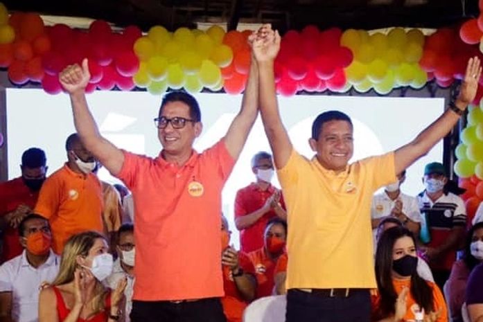 Após oposição ferrenha na última eleição presidencial, PT e PSL se aliam em apoio a chapa do candidato Júlio Cezar