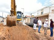 Prefeito Luciano acompanha início da pavimentação de 22 ruas no São Luiz