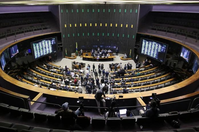 A implosão da Câmara dos Deputados