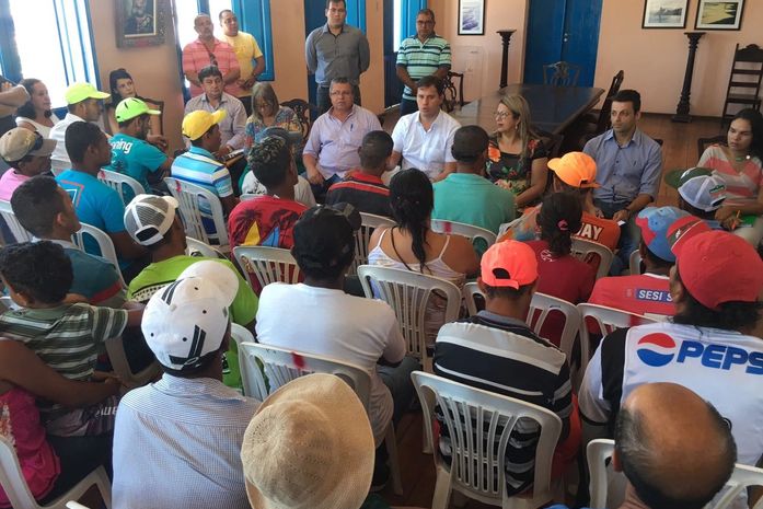 Prefeito Cacau se reúne com famílias e catadores do antigo lixão