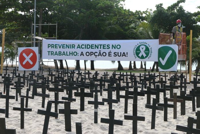 Ato simbólico lembra número de acidentes de trabalho registrados em Alagoas