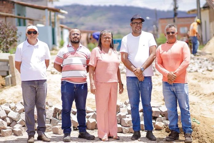 Obras de pavimentação na Rua Vereador Antônio Balbino avançam e entram na fase final