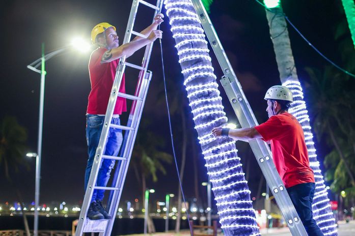 Maceió começa instalação de decoração natalina; dez pontos da capital serão iluminados