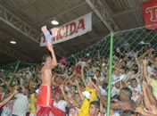 Vice-prefeito de São Miguel dos Campos entrega taça de campeão ao Estrela Vermelha