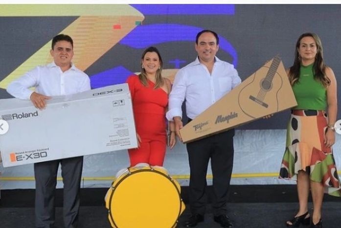Junqueiro comemora emancipação política com festa e prefeito assina diversas ordens de serviços para a cidade