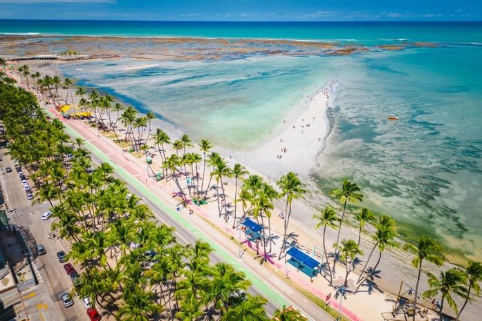 Alagoas lidera gasto diário de turistas no Brasil e supera destinos turísticos tradicionais