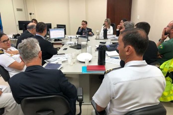 Audiência de conciliação na JFAL. No centro, o juiz federal Raimundo Alves e a procuradora da República Raquel Teixeira.