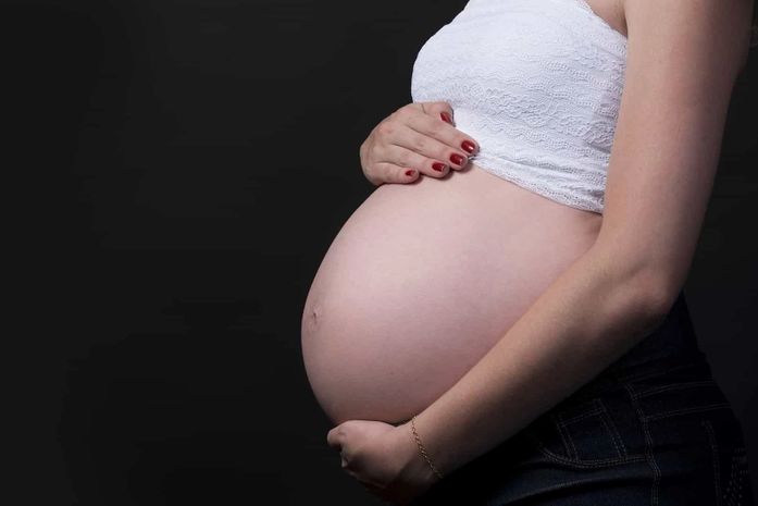 Gestante morre por coronavírus; bebê é retirado com vida e vai pra UTI