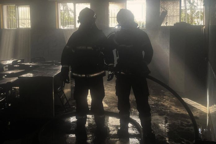 Bombeiros são acionados para combater incêndio em escola na Pajuçara
