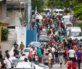 Longas filas, sol escaldante e a espera por várias horas testam paciência do eleitor