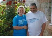 oy sentiu um cheiro diferente no suor do marido dela, o Les, que anos depois foi diagnosticado com Parkinson.