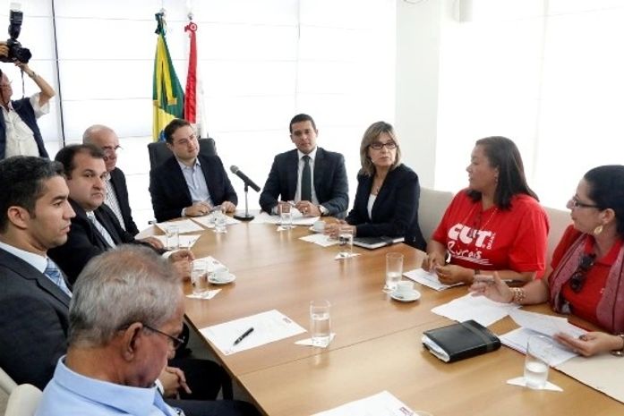Representantes da CUT-AL e dos sindicatos dos servidores apresentaram reivindicações de uma pauta unificada