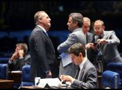 Renan defende que Senado "salve" Aécio Neves