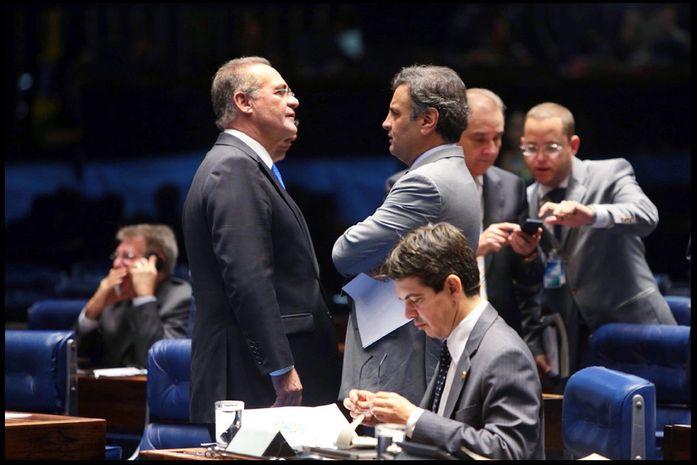 Renan defende que Senado "salve" Aécio Neves