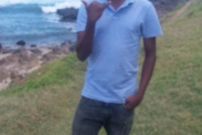 Com medo do jovem por ser "negro e feio", a menina acuso-o de estupro. Acuado e humilhado o jovem se matou.