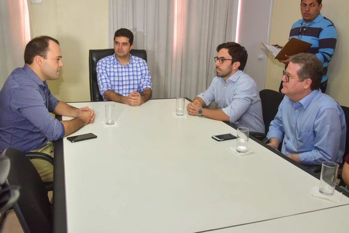 Prefeito Rui Palmeira assina termos de fomento para o turismo