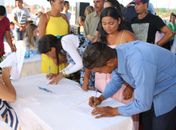 Viva o amor: Mais de 50 casais trocam alianças em Casamento Comunitário