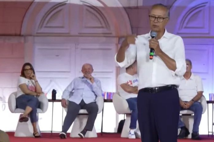 Dr. Wanderley cita 33 mil cirurgias e defende mudanças no SUS em ato com Lula