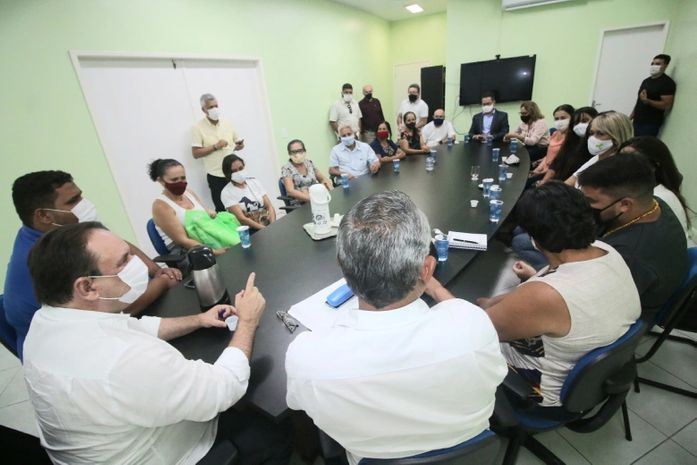 Prefeito de Arapiraca recebe protetores de animais e debate ações conjuntas