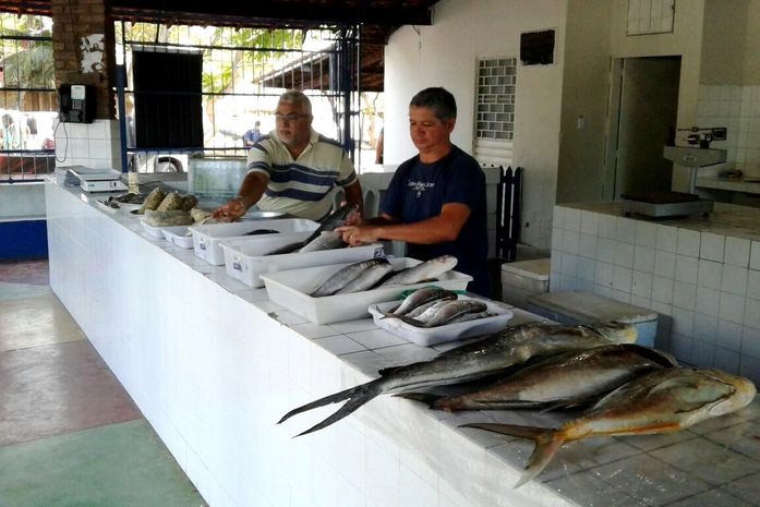Feira do Peixe Vivo atrai consumidores de vários bairros
