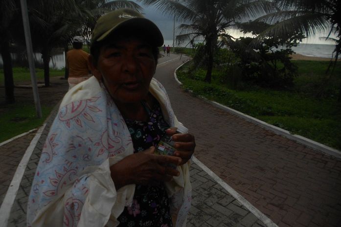 Meu pai me ofereceu o primeiro gole de cachaça aos 4 anos- diz Quitéria, moradora de rua.