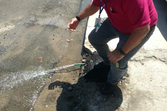 Edifício é notificado por lançamento irregular de água de rebaixamento de lençol freático.