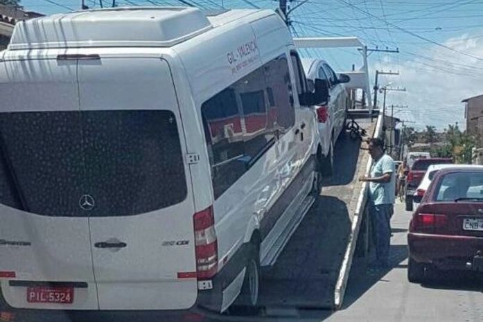 Veículos estão sendo guinchados em Maragogi