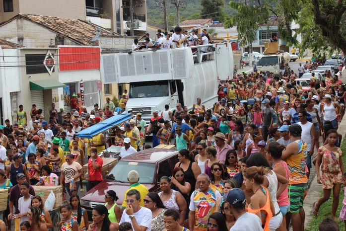Carnaval da Gente de São Miguel dos Campos levanta público em segundo dia de festa