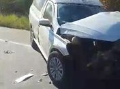 Vídeo: Colisão entre carro funerário e caminhão deixa veículos destruídos em rodovia de AL
