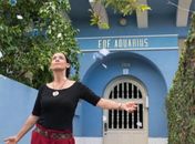 A personagem de Sonia Braga é a única moradora que se recusa a vender o apartamento para uma grande construtora