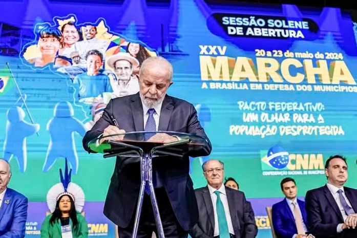 Lula recebe vaias de prefeitos em Marcha Nacional dos Municípios