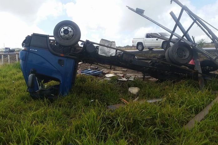 Acidente na BR 101 deixa dois mortos e três feridos