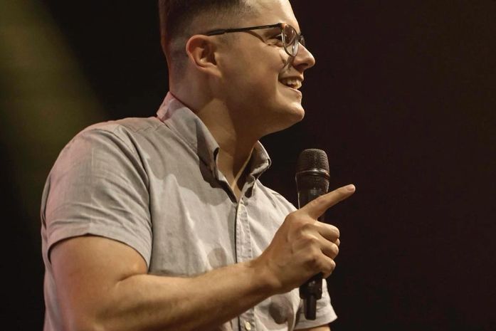 Fenômeno no universo gospel, Deive Leonardo se apresenta nesta sexta-feira em Maceió