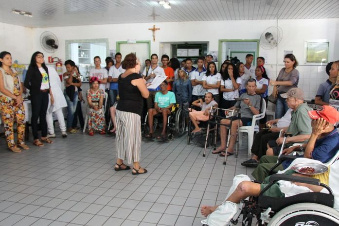 Campanha “Adote um Idoso” leva alunos de escolas públicas à abrigos de Maceió