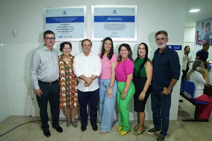 Arapiraca 98 anos: Luciano entrega cadeiras de rodas infantis e UBS totalmente reformada