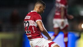 CRB sofre gol no fim e perde para o Coritiba no Rei Pelé

