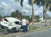 Homem fica ferido após veículo de passeio capotar, no Tabuleiro