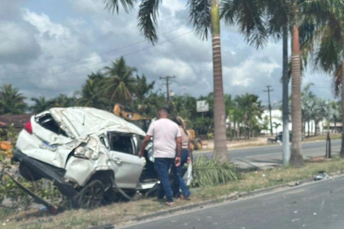 Homem fica ferido após veículo de passeio capotar, no Tabuleiro