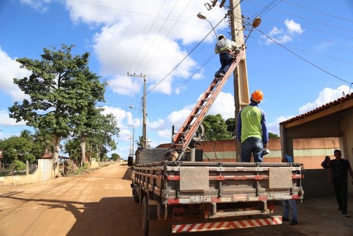 Cajarana em Arapiraca recebe serviços de iluminação após 30 anos de espera
