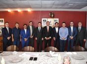 Por Hugo Motta, seu novo amigo de infância, Lira junta na mesma foto Isnaldo Bulhões e um Calheiros