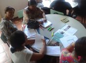 No primeiro encontro, foram realizadas algumas dinâmicas para que o grupo pudesse se conhecer melhor, apresentação da a ementa do curso e distribuição do material de apoio.