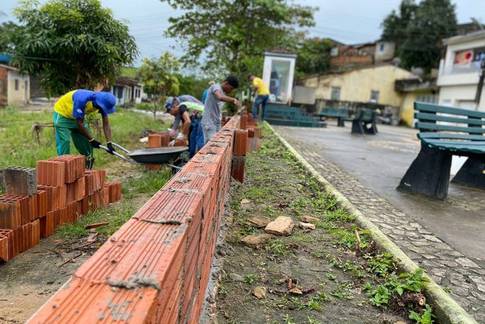 Pós-enchente: Prefeitura de Branquinha realiza reparos em praças