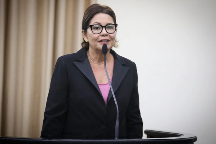 Deputada Rose Davino