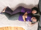 "Profissionais" cobram de R$ 300 a R$ 1.000 por hora para dormir "de conchinha"